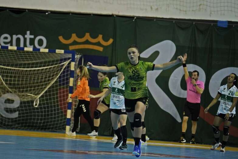 Una jugadora del Rocasa festeja un tanto/TA.